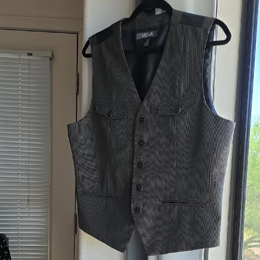 Kenneth Cole Reaction smart sleeveless